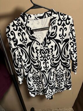 Ceasikery Black & White Patterned V-Neck Tunic